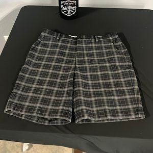 Men’s golf shorts